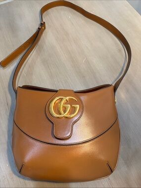 Gucci Arli Tan Leather Shoulder Bag with Gold Double G